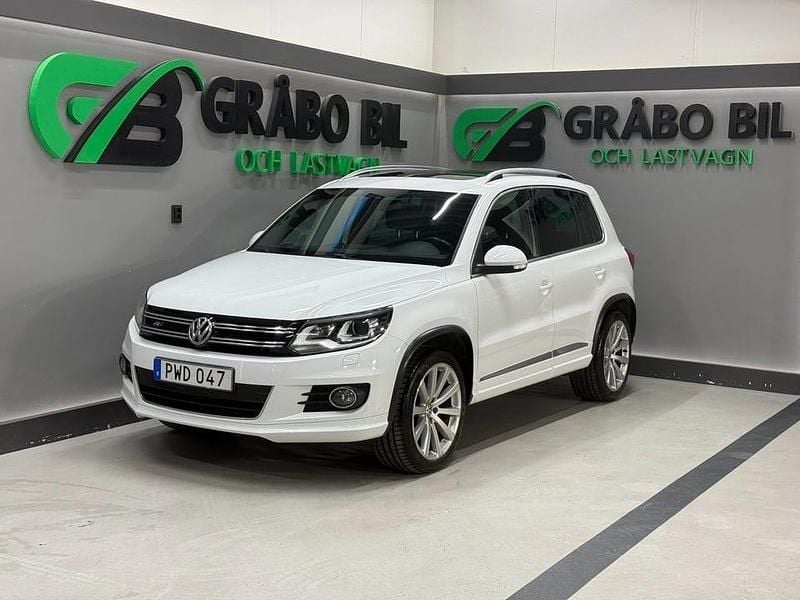 Vit Begagnad 2015 VW Tiguan Sportline SUV | 159 900 kr (Marknadspris) - Bild 1/4