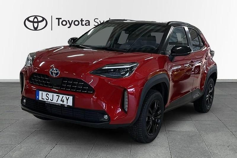 Begagnad Toyota Yaris Hybrid Edition 117 HK (86 kW) 2024 Röd