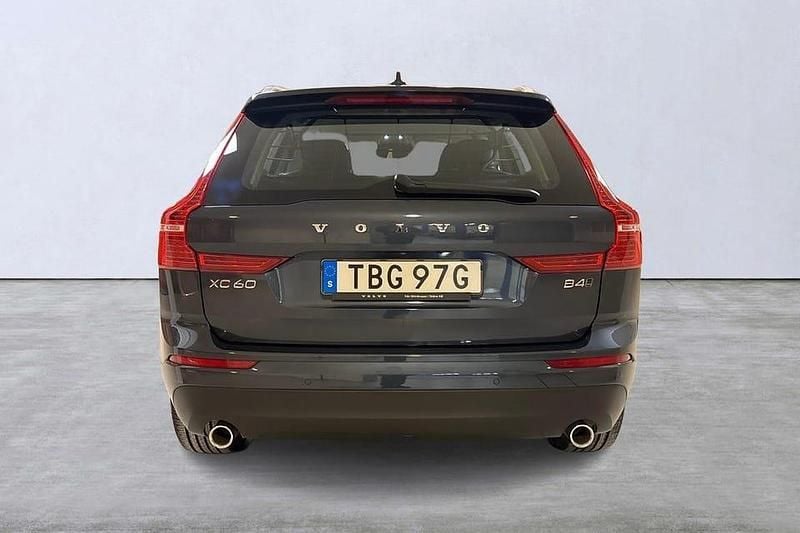 Begagnad Volvo XC60 Momentum 200 HK (147 kW) 2021 Blå SUV