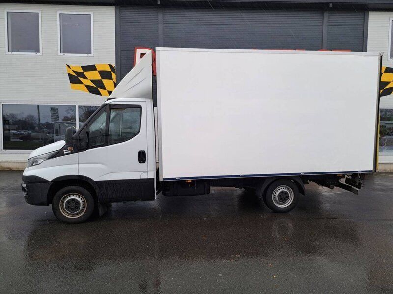 Vit Begagnad 2016 Iveco Daily Minibuss | 298 000 kr - Bild 1/4