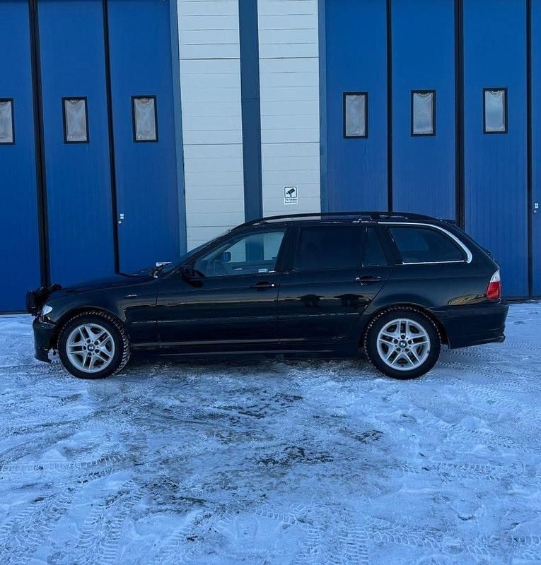 Begagnad BMW 320 170 HK (125 kW) 2002 Svart Kombi