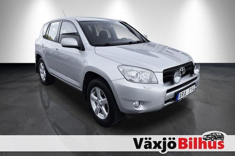 Silver Begagnad 2006 Toyota RAV4 SUV | 69 900 kr (Marknadspris) - Bild 1/4