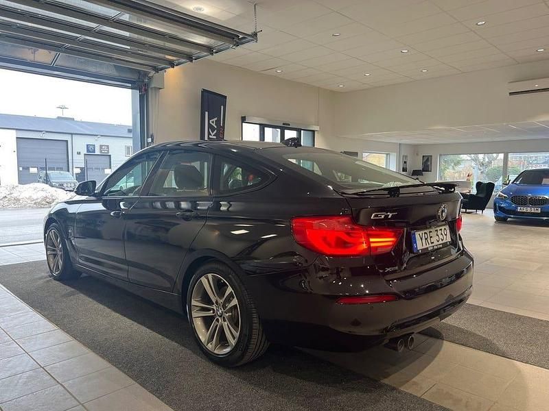 Begagnad BMW 320 Gran Turismo Sport Line 190 HK (139 kW) 2018 Black sapphire metallic