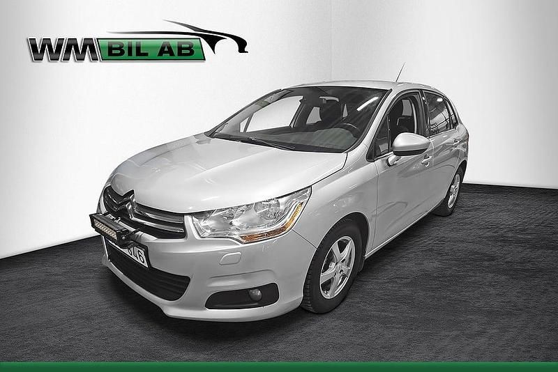 Silver Begagnad 2013 Citroën C4 Halvkombi | 59 000 kr (Marknadspris) - Bild 1/4