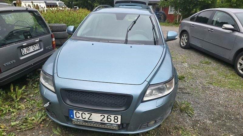 Blå Begagnad 2010 Volvo V50 Momentum Kombi | 11 000 kr (Superpris) - Bild 1/4