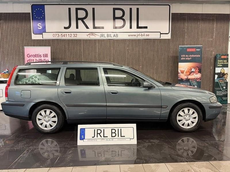 Grön Begagnad 2004 Volvo V70 Kombi | 42 900 kr (Marknadspris) - Bild 1/4