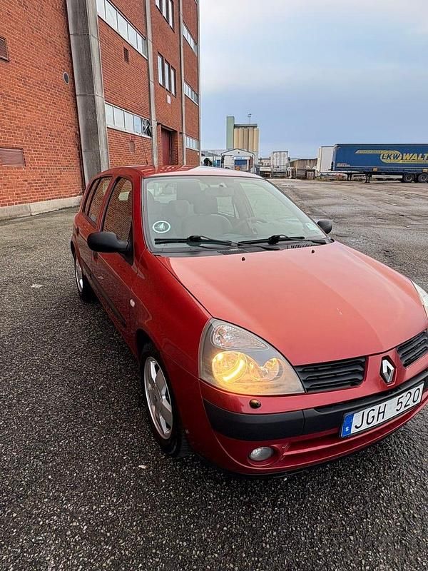 Begagnad 2006 Renault Clio R.S. Halvkombi | 15 000 kr (Dyr) - Bild 1/4
