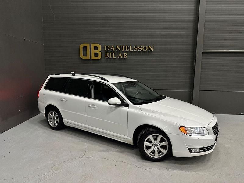 Vit Begagnad 2014 Volvo V70 Momentum Kombi | 109 800 kr (Bra pris) - Bild 1/4