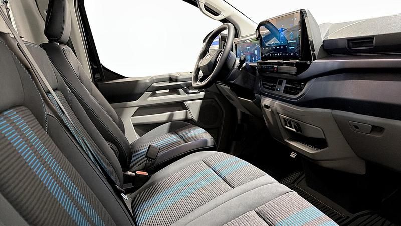 Ny Ford E-Transit 2026 Svart Van