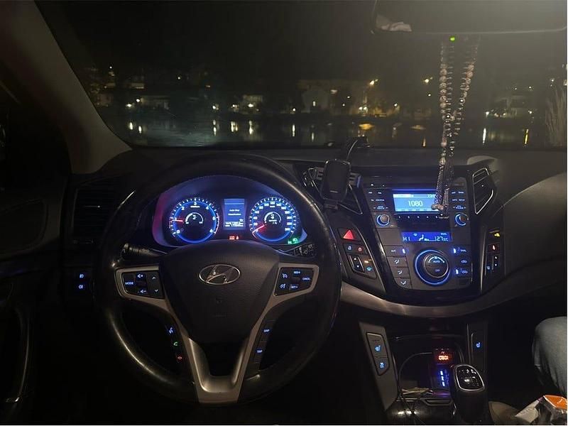 Vit Begagnad 2013 Hyundai i40 Kombi | 70 000 kr (Bra pris) - Bild 1/4