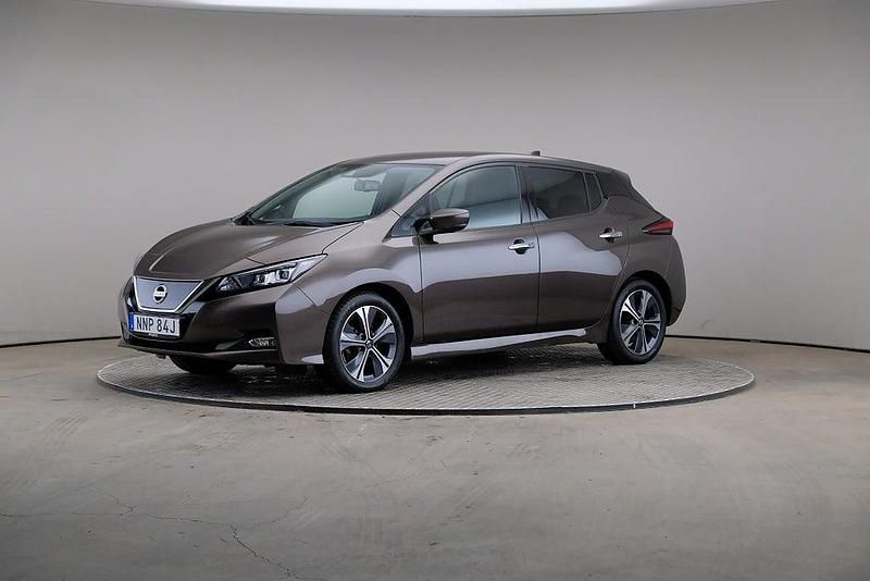 Brun Begagnad 2021 Nissan Leaf N-Connecta Halvkombi | 159 000 kr (Bra pris) - Bild 1/4
