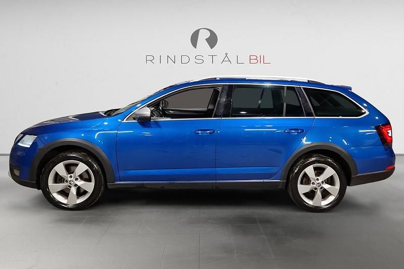 Begagnad Skoda Octavia Scout 184 HK (135 kW) 2019 Blå Kombi