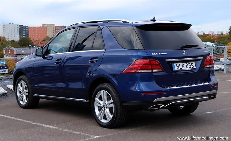 Begagnad Mercedes GLE500 442 HK (325 kW) 2018 Blå samma som bilen SUV
