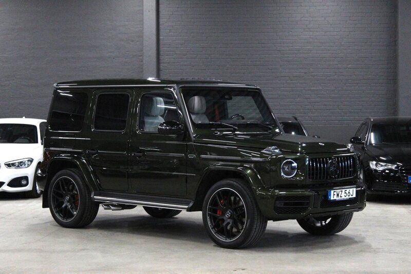 Mörkgrön (manufaktur oliv metallic) Begagnad 2024 Mercedes G63 AMG AMG SUV | 2 195 000 kr (Marknadspris) - Bild 1/4