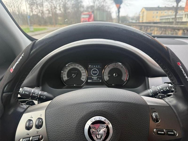 Svart Begagnad 2011 Jaguar XF Sedan | 65 000 kr (Dyr) - Bild 1/4