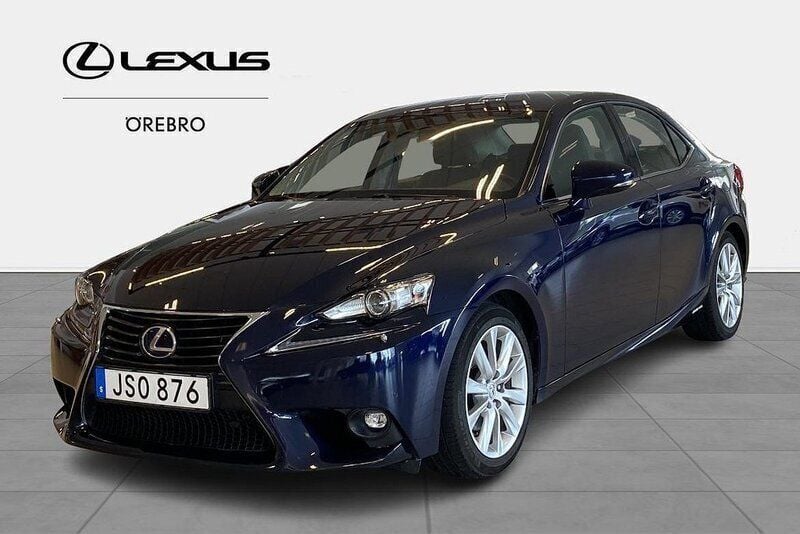 Mörkblå Begagnad 2015 Lexus IS300h Sedan | 179 900 kr (Bra pris) - Bild 1/4