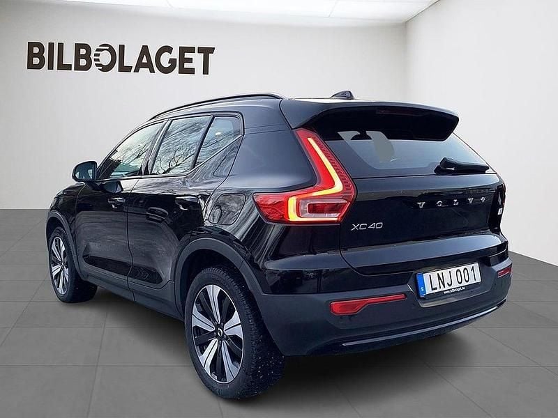 Begagnad Volvo XC40 Core 185 kW (252 HK) 2022 Svart SUV