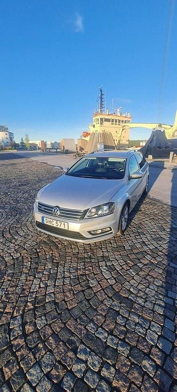 Silver Begagnad 2014 VW Passat GT Kombi | 120 000 kr (Lite dyr) - Bild 1/4