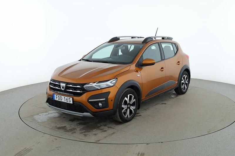 Guld Begagnad 2021 Dacia Sandero Stepway SUV | 169 000 kr (Lite dyr) - Bild 1/3