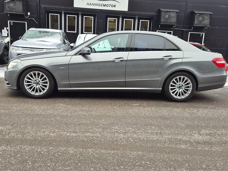 Begagnad Mercedes E220 Avantgarde 170 HK (125 kW) 2012 Silver Sedan