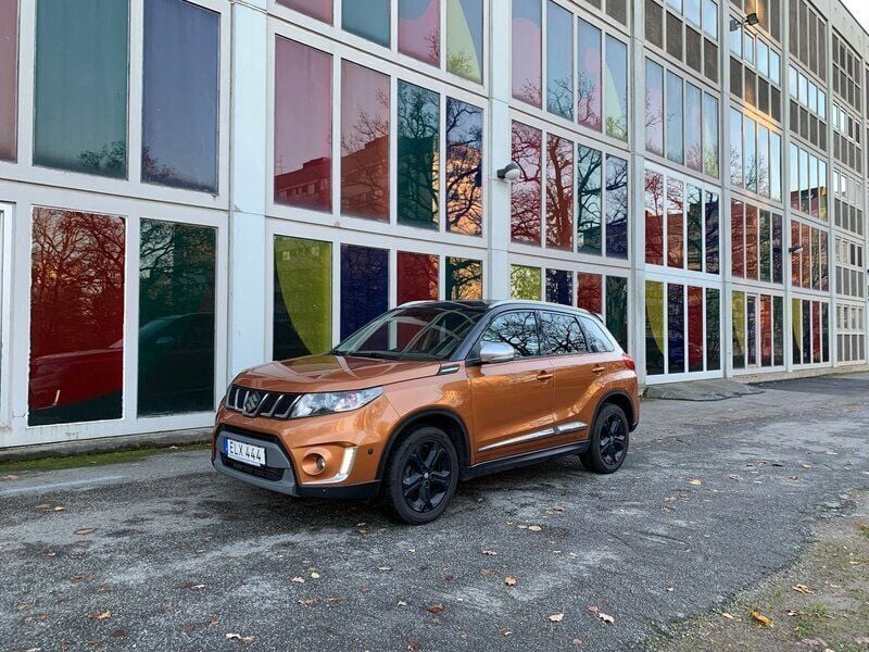 Orange Begagnad 2017 Suzuki Vitara SUV | 144 500 kr (Lite dyr) - Bild 1/4