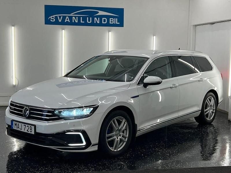 Vit Begagnad 2021 VW Passat GTE Kombi | 189 800 kr (Bra pris) - Bild 1/4