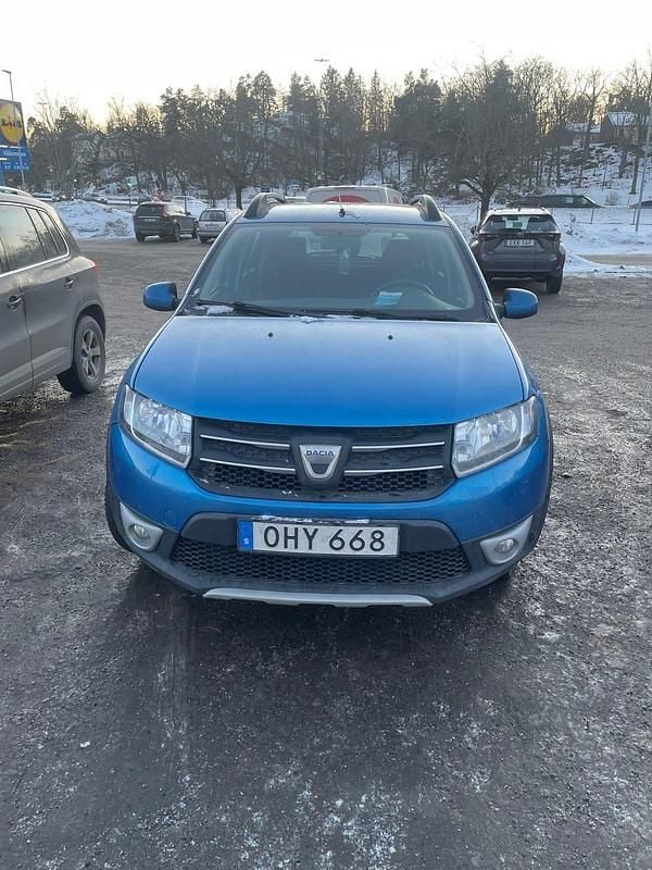 Blå Begagnad 2017 Dacia Sandero Stepway | 45 000 kr - Bild 1/4