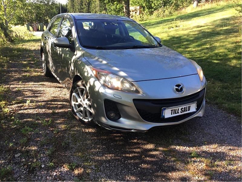 Grå Begagnad 2012 Mazda 3 Inclusive Halvkombi | 34 000 kr (Marknadspris) - Bild 1/4