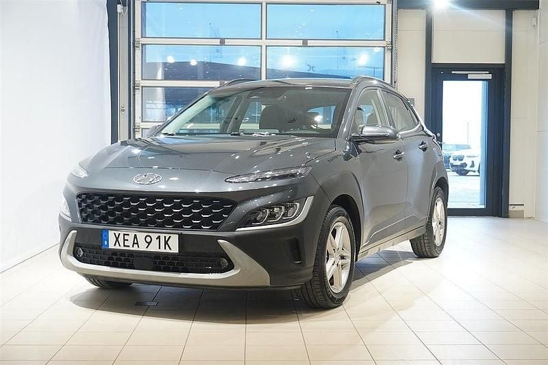 Dark night Begagnad 2022 Hyundai Kona Essential SUV | 189 500 kr (Marknadspris) - Bild 1/4