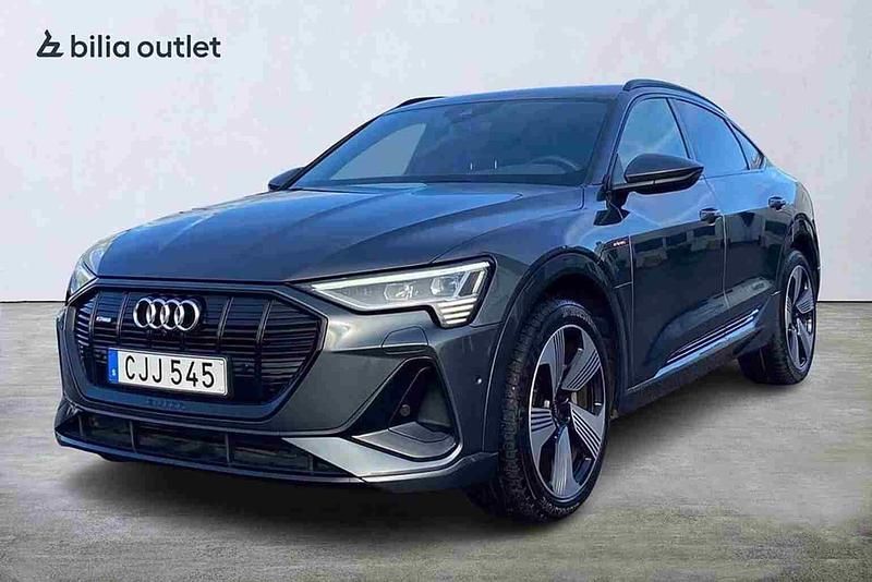 Grå Begagnad 2022 Audi e-tron Sportback SUV | 429 900 kr (Marknadspris) - Bild 1/1