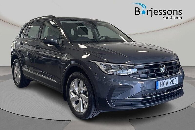 Grå Begagnad 2021 VW Tiguan SUV | 294 000 kr (Marknadspris) - Bild 1/4