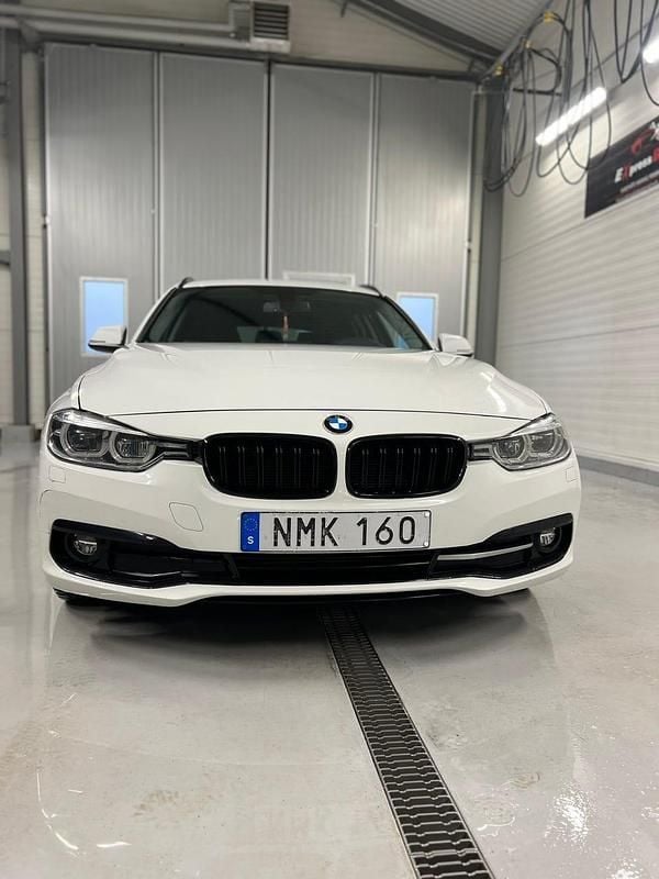 Begagnad 2018 BMW 318 Kombi | 134 000 kr (Marknadspris) - Bild 1/4