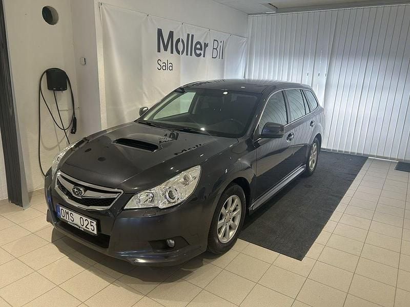 Mörkgrå (grå) Begagnad 2012 Subaru Legacy Kombi | 89 900 kr (Marknadspris) - Bild 1/4