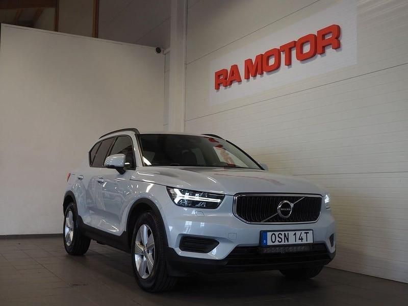 Silver Begagnad 2019 Volvo XC40 Kinetic SUV | 289 900 kr (Marknadspris) - Bild 1/3