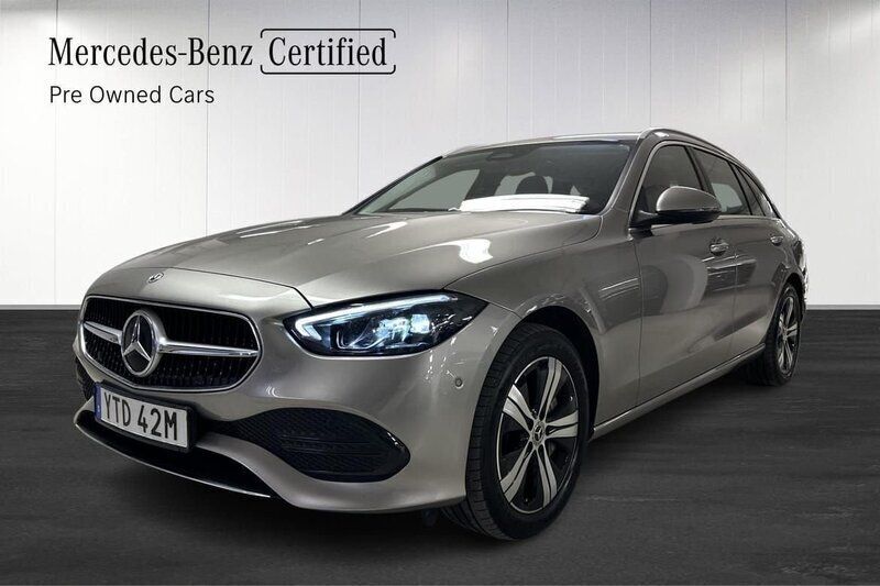 Silver Begagnad 2022 Mercedes C300e Avantgarde Kombi | 378 900 kr (Bra pris) - Bild 1/4