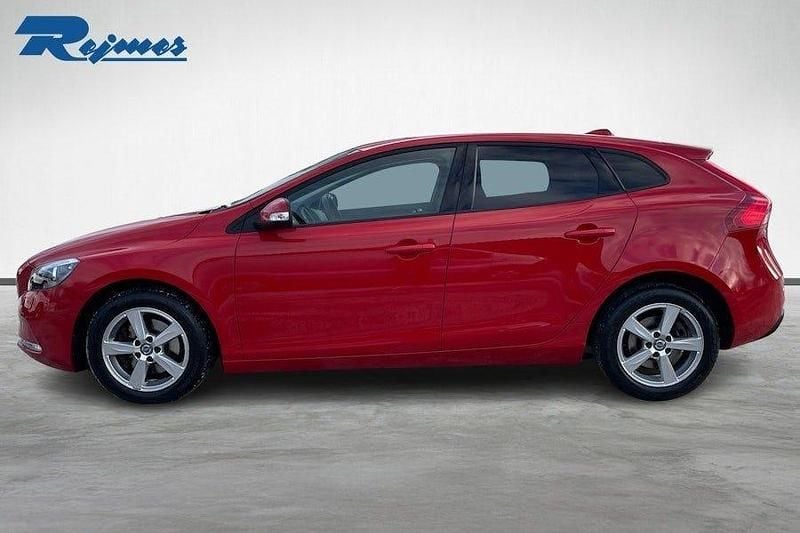Begagnad Volvo V40 Kinetic 120 HK (88 kW) 2015 Röd Kombi