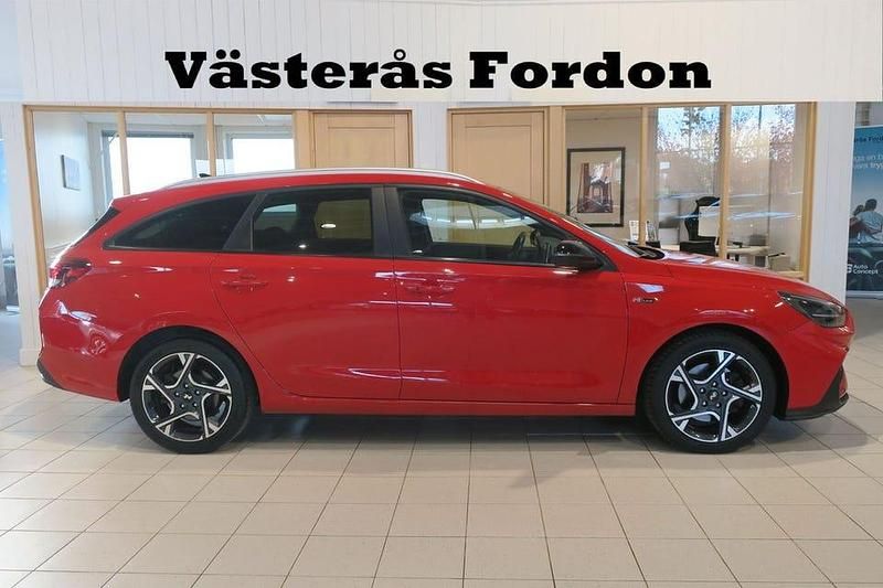 Röd Begagnad 2021 Hyundai i30 N Line Kombi | 189 900 kr (Lite dyr) - Bild 1/4
