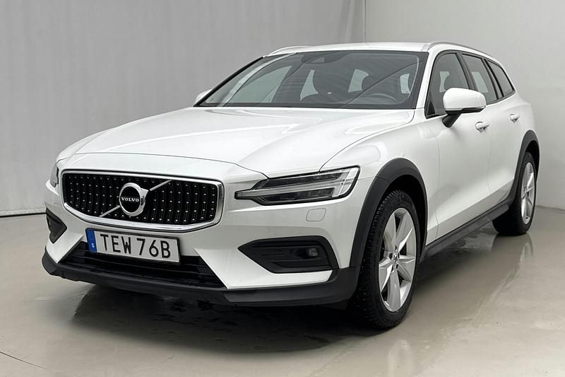 Vit Begagnad 2021 Volvo V60 CC Kombi | 220 000 kr (Superpris) - Bild 1/4