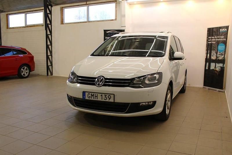 Begagnad VW Sharan 140 HK (102 kW) 2015 Vit Minibuss