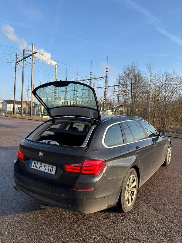 Begagnad 2011 BMW 520 Kombi | 79 800 kr (Marknadspris) - Bild 1/3