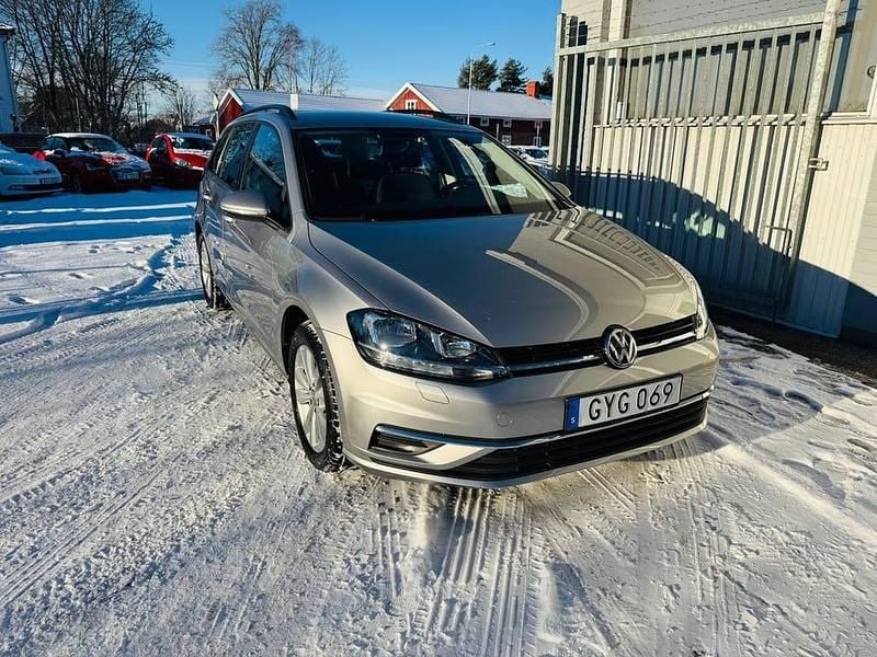 Silver Begagnad 2018 VW Golf VII Kombi | 169 900 kr (Marknadspris) - Bild 1/4