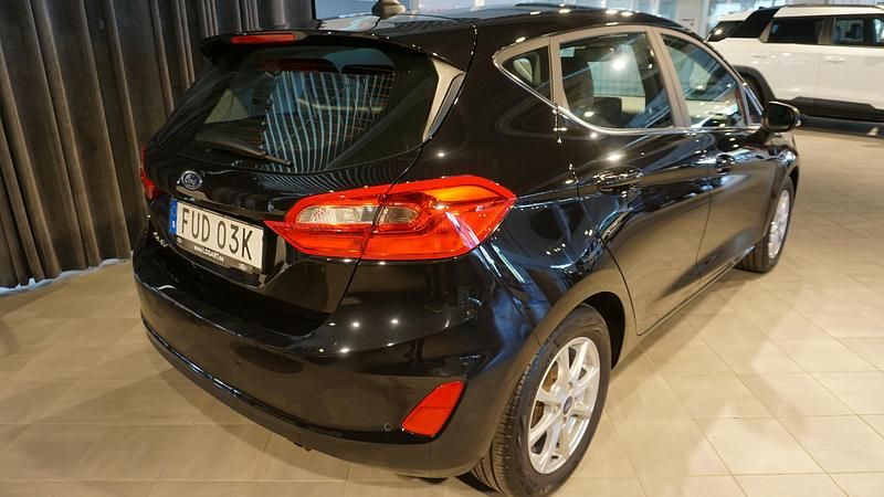 Begagnad Ford Fiesta Titanium 96 HK (70 kW) 2020 Svart Halvkombi