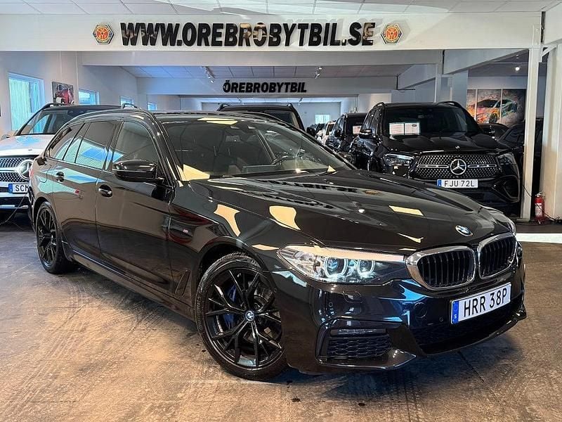 Svart Begagnad 2019 BMW 530 M Sport Kombi | 319 900 kr (Marknadspris) - Bild 1/4