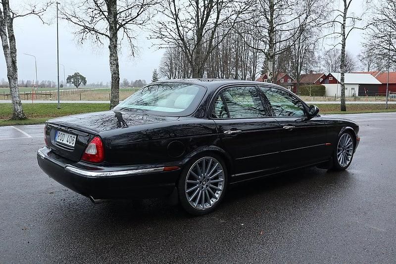Begagnad Jaguar XJ 258 HK (189 kW) 2004 Svart Sedan