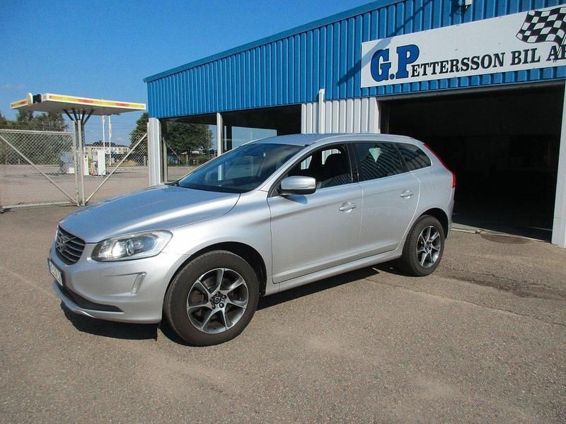 Silver Begagnad 2014 Volvo XC60 Momentum SUV | 145 000 kr (Lite dyr) - Bild 1/2