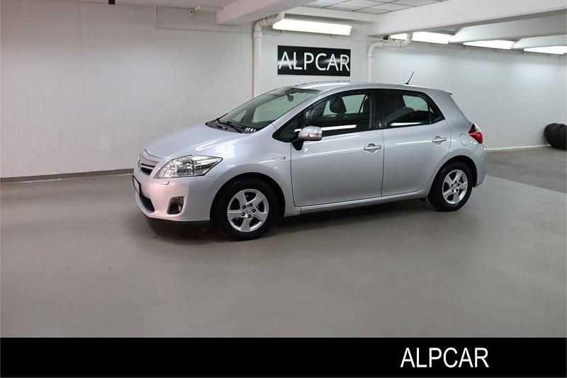 Silver Begagnad 2010 Toyota Auris Hybrid Halvkombi | 84 900 kr (Marknadspris) - Bild 1/4