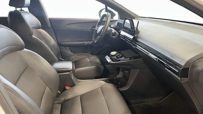 Begagnad MG MG4 EV Luxury 150 kW (204 HK) 2023 Vit Halvkombi