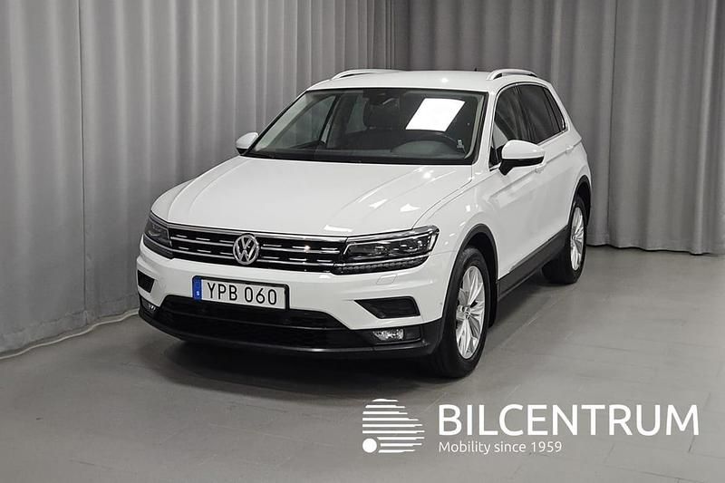 Vit Begagnad 2018 VW Tiguan Executive SUV | 209 900 kr (Marknadspris) - Bild 1/4