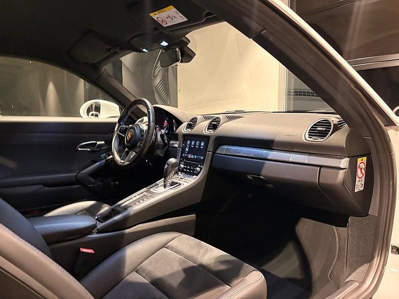 Begagnad Porsche 718 Cayman 301 HK (221 kW) 2019 Vit Sportkupé