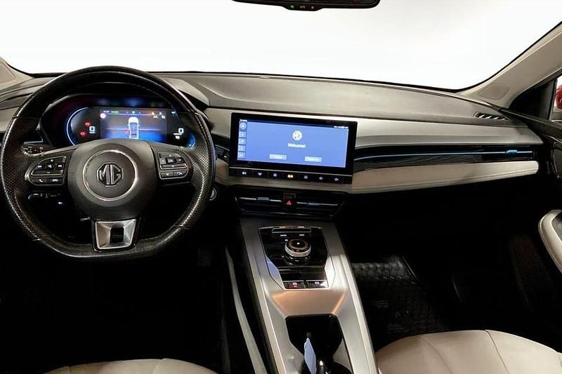 Begagnad MG MG5 EV Long Range Luxury 116 kW (158 HK) 2022 Röd Kombi